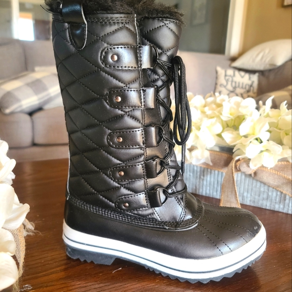 Snow boots